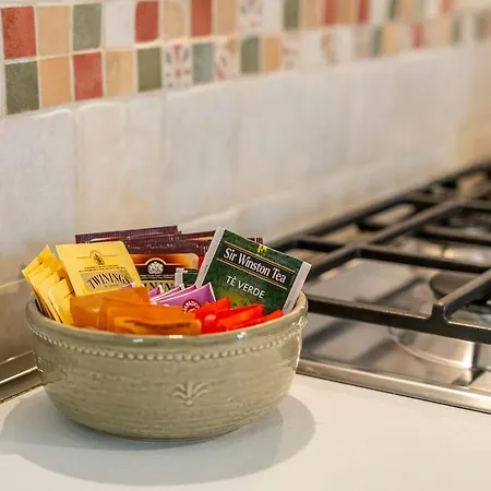 Centre - Beautiful With Garden 펜션 *