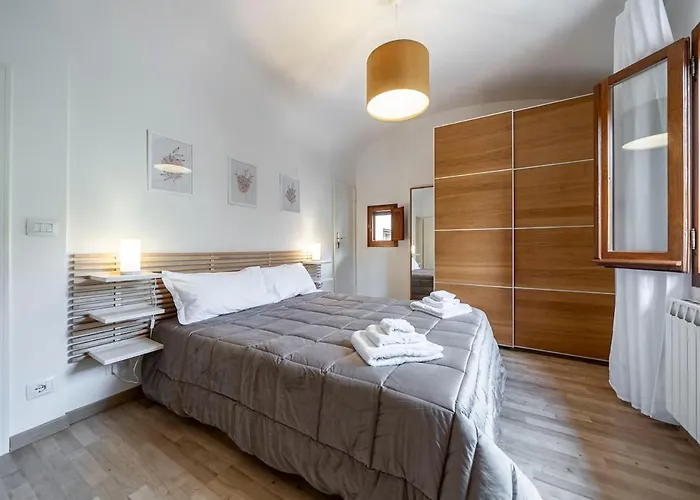 Centre - Beautiful With Garden بيت للعطل *