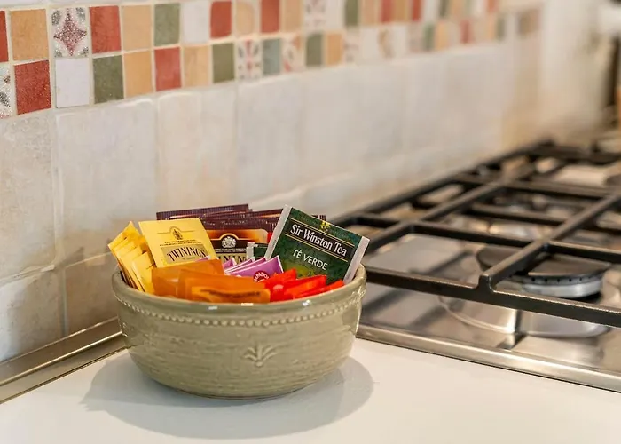 Centre - Beautiful With Garden 펜션 *