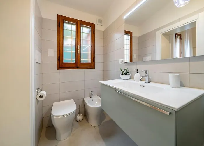 Centre - Beautiful With Garden