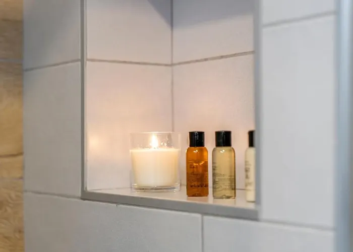 Centre - Beautiful With Garden بيت للعطل *