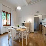 Сasa de vacaciones Centre - Beautiful With Garden *
