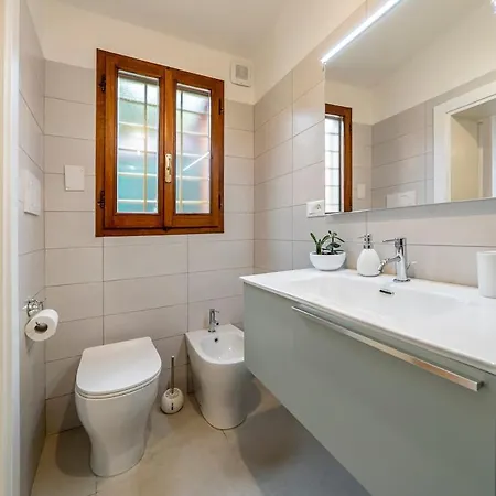 Centre - Beautiful With Garden